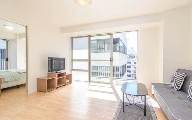 Modern 2 Bedroom Apartment in the CBD