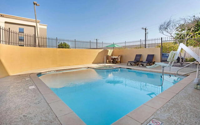 Comfort Suites West Dallas - Cockrell Hill