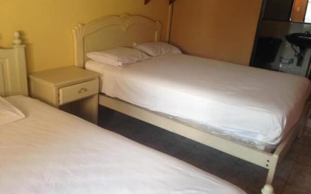 Hostal Manta Tropical