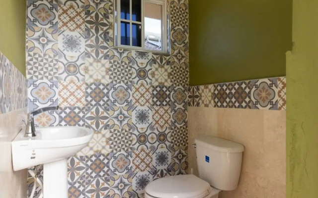 Private Pool Draxhall Gated Gym Tennis Full AC