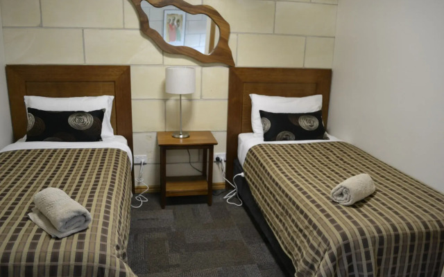 Loch Ard Motor Inn