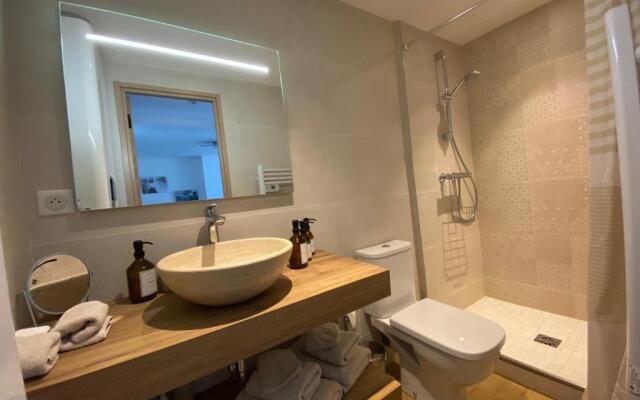 Studio 30 M2 Hyper centre, Neuf, Parking Gratuit, 3 Étoiles