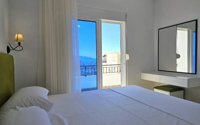 Ionian Blue Escape 304