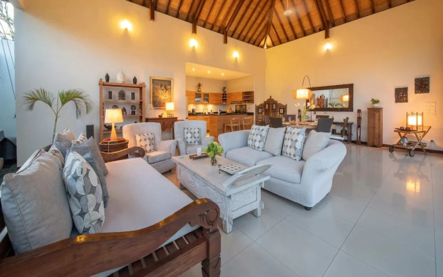 Peaceful Private Villa, 3 BR, Canggu With Staff