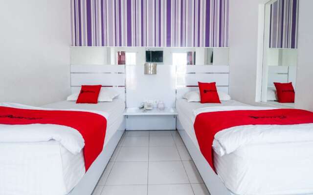RedDoorz near Terminal Batu Ampar