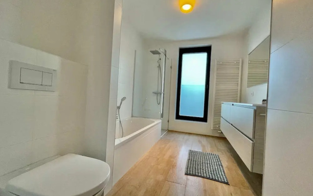 Modern 2BR 1.5 BA Near Diamond District by Oneluxstay