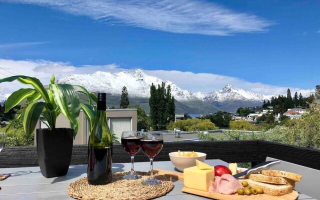 16 guests. Unique, central, mountain & lake views