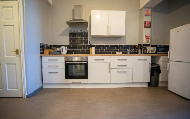 Old Barrington Arms Apartments