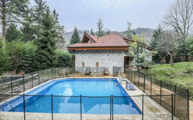 Spacious Private Villa With Pool in Sile