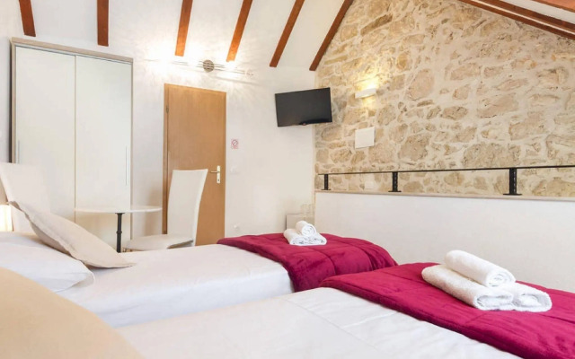Peruzovic Rooms 2
