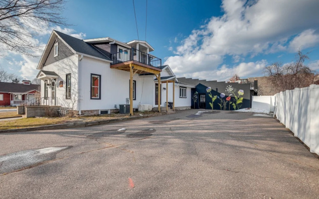 Pet-friendly Minocqua Home: Walk to Lake & Dining!