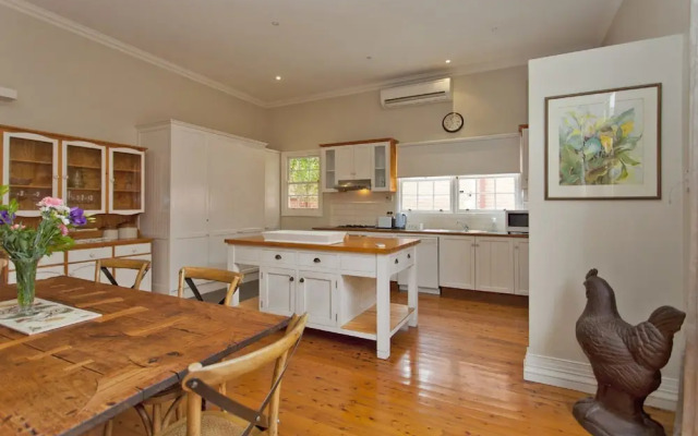 Rose Cottage - Historic Luxury