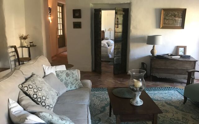 House La France -Ramparts & Riverside Apartment