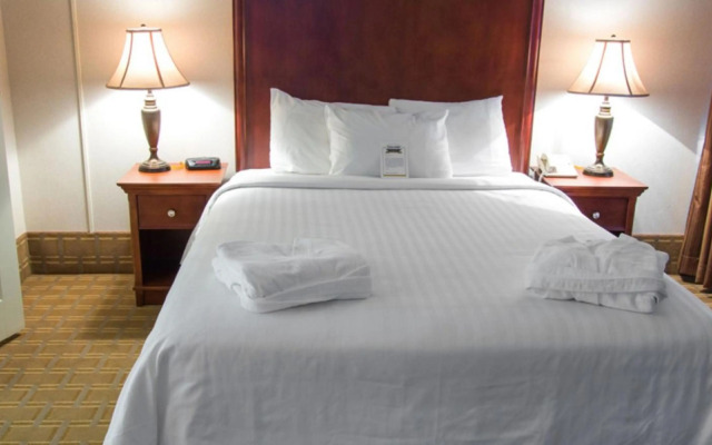 Prince Arthur Waterfront Hotel & Suites