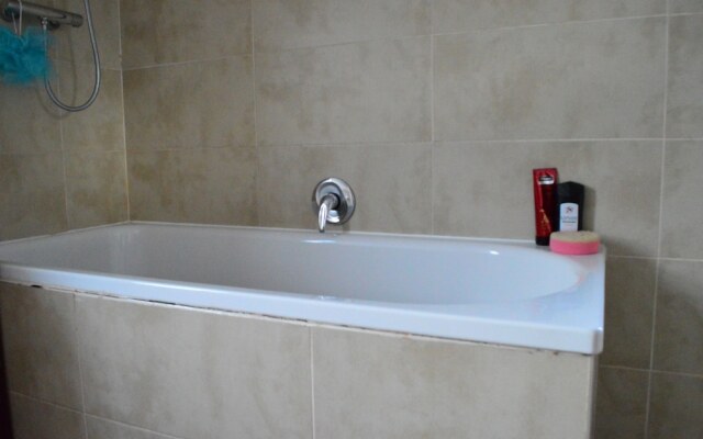 3 Bedroom Family Home Near The DLR