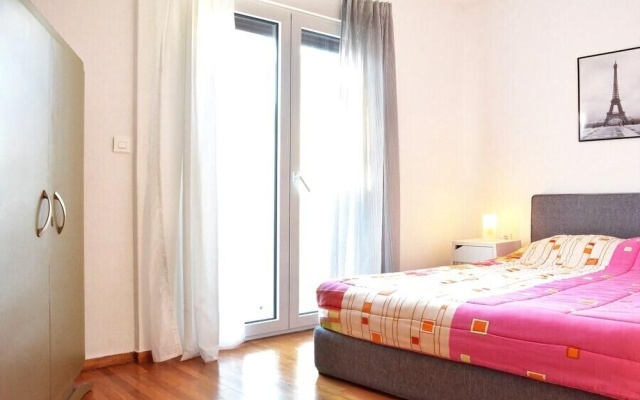 Adorable flat next to Marina Alimou
