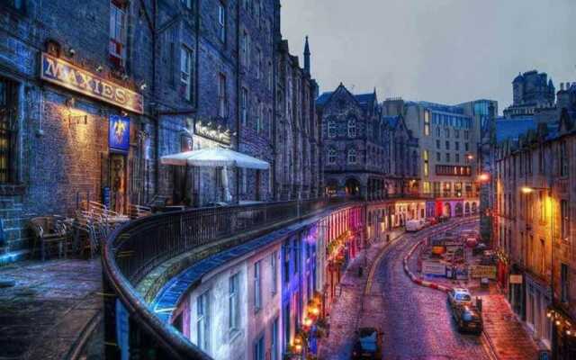JOIVY Bohemian Writers Retreat in Heart of The Old Town