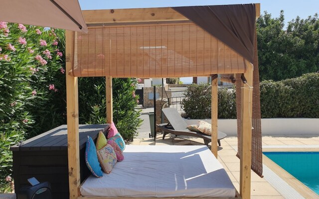 Inviting 3-bed Villa in Kayalar