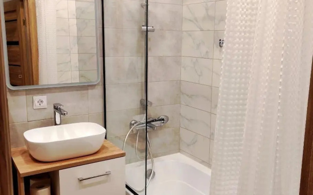 Счастливая матрешка на улице Серафимовича 40