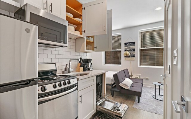 Nice & Comfy Studio Apt in Uptown
