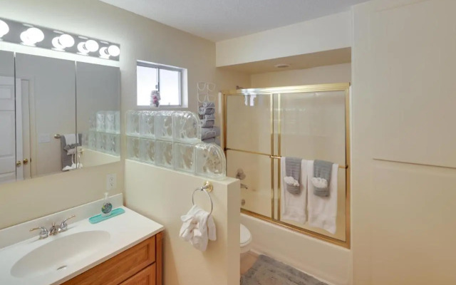 Dog-friendly Bullhead City Home - Walk to Beach!