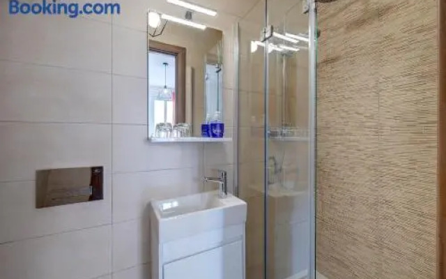 Modern Studio Central Location