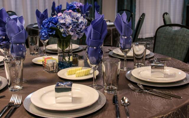Holiday Inn & Suites Denver Tech Center-Centennial by IHG