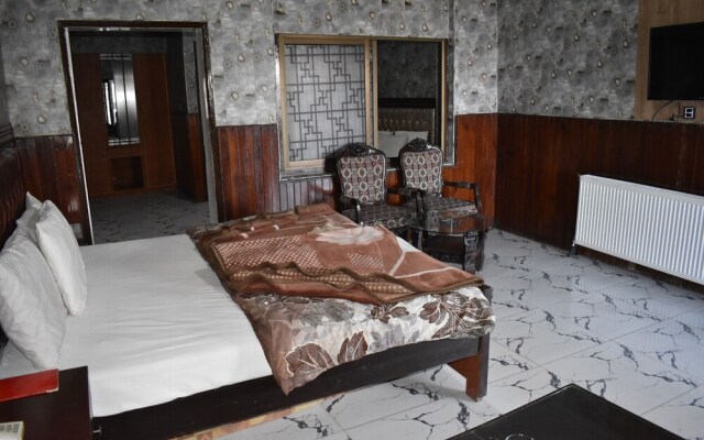 Al-Qamar Hotel Murree