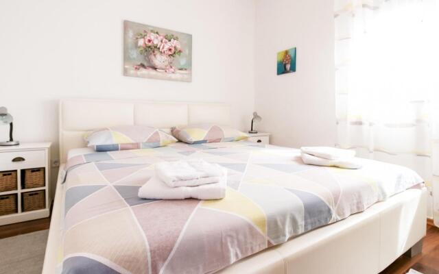 Simplistic Apartment in Malinska near Sea