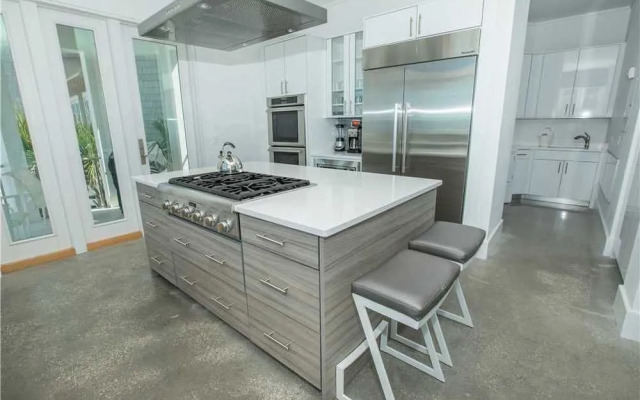 Seabreeze 5 Bedroom Home by RedAwning