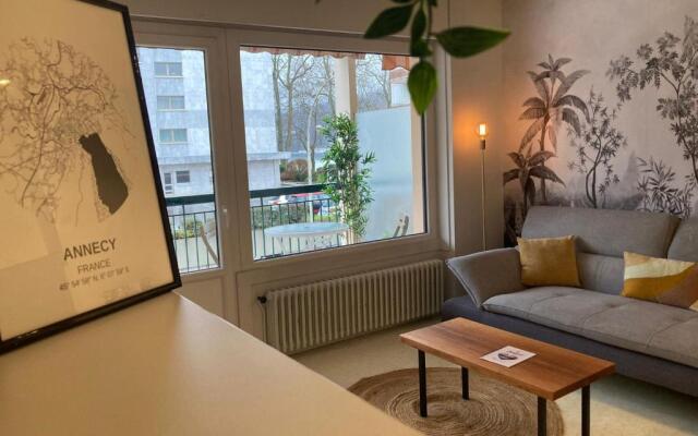 LE LYS D'OR - cosy et proche lac, balcon terrasse