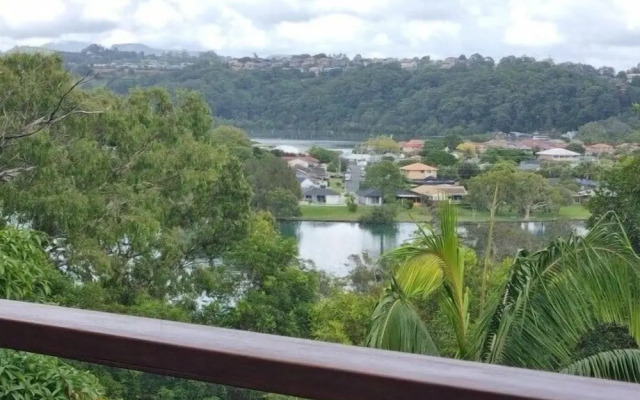 Hillcrest Retreat with River Views