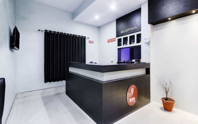 OYO 27698 Hotel Navneet Residency