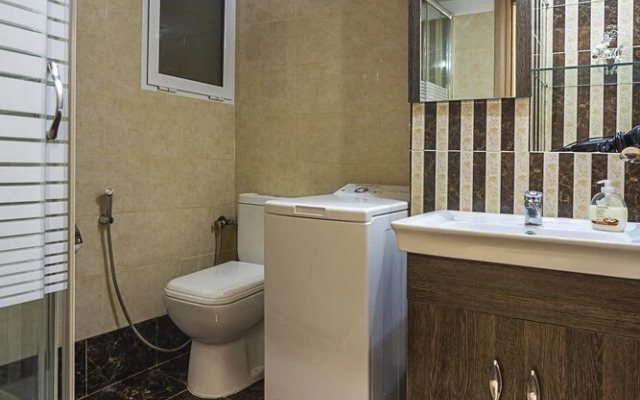 Kountouriotou New Quiet and Central Apt