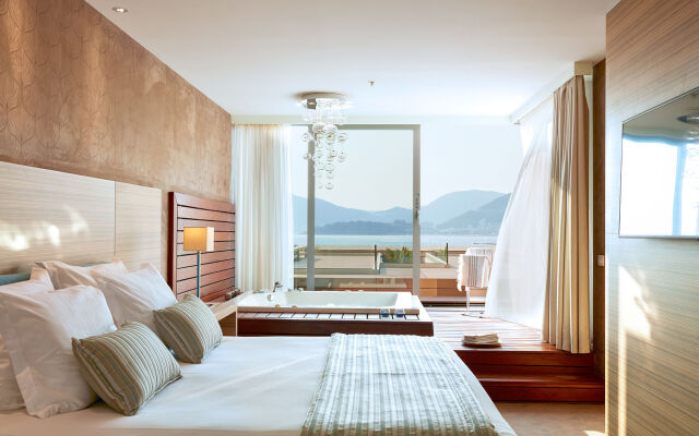 Maestral Resort & Casino