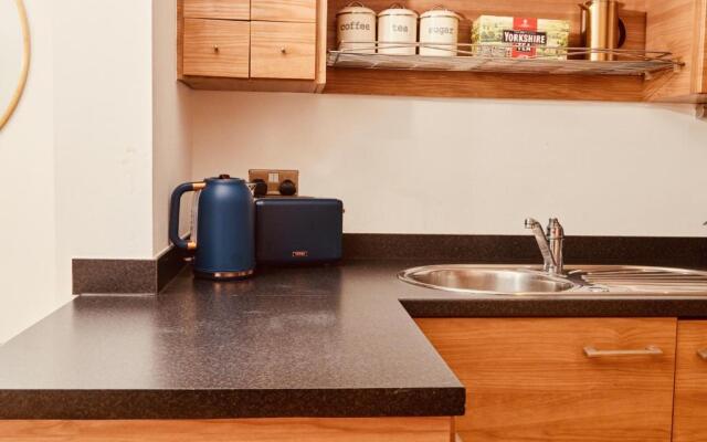 Deluxe City Apt, River Canal View& Free Parking!