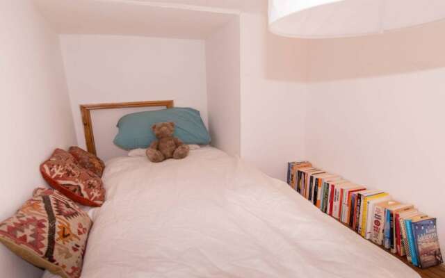 Comfortable Apartment in Leith
