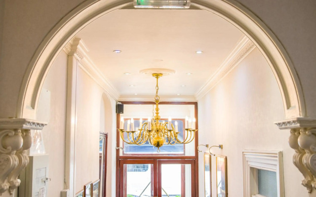 London Town Hotel