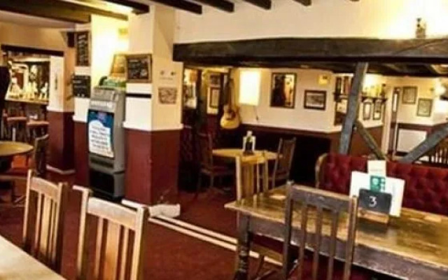 Crossways Inn