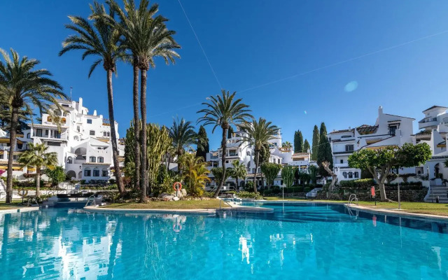 Newly renovated 3 bedroom apt next to Puerto Banús