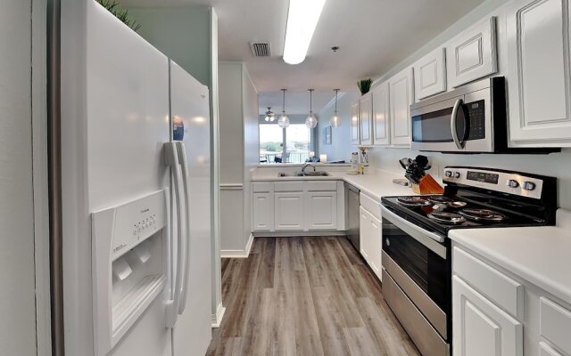 Palm Court Yacht Club #308