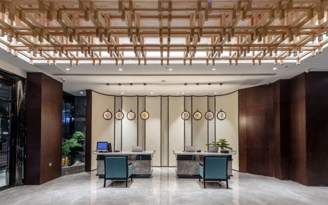 The Ritz East Valley Hotel