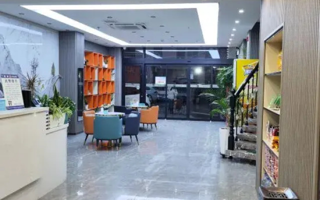 Ease Hotel (Linxia Central Square)