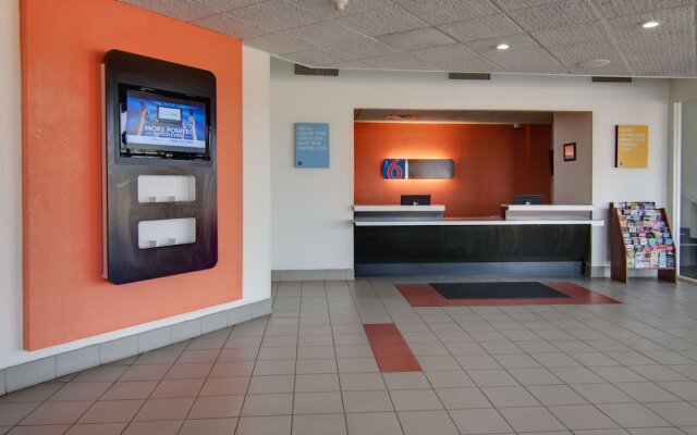 Executive Inn & Suites