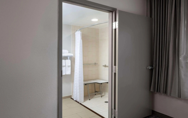 Hyatt Place Chantilly Dulles Airport-South