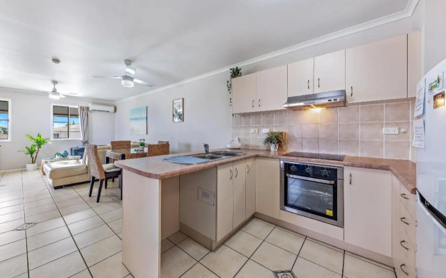 Airlie Sunset Waterview Apartment