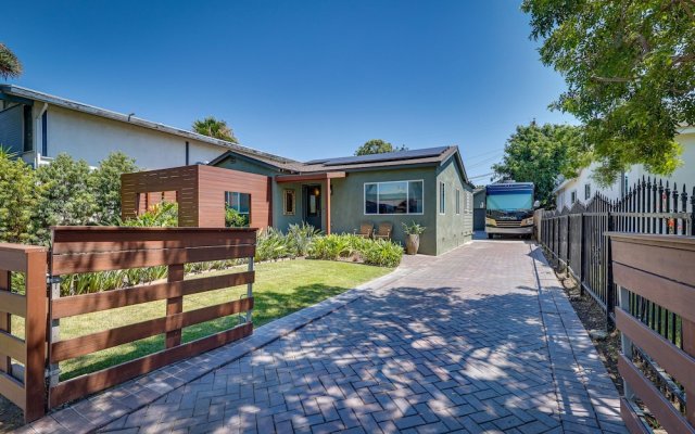 Hawthorne Home w/ Covered Patio & Basketball Court