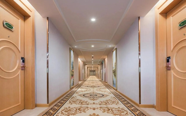 Vienna Hotel （Huizhou Zhongkai Lilin North Station Store）