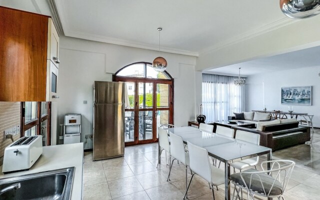 Villa With Private Pool and Backyard in Lapta