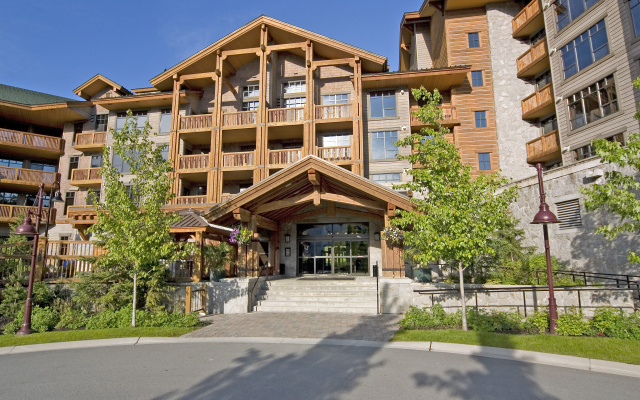 First Tracks Lodge, by Lodging Ovations